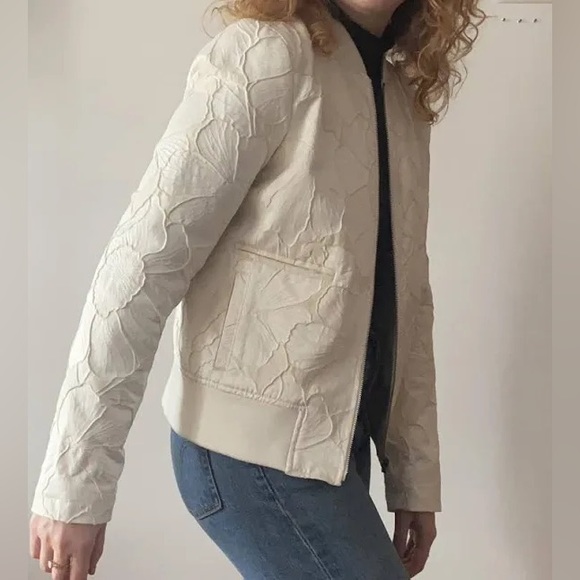 Banana Republic Jackets & Blazers - NWT XS Banana Republic White/Cream Bomber Jacket